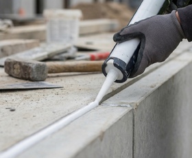 Какой герметик лучше: акриловый или силиконовый — полный разбор