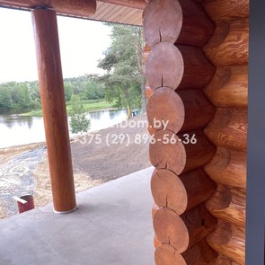 Наружняя отделка деревянного дома из оцилиндрованного бревна под ключ, шлифовка, покраска Коссово