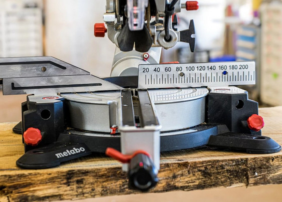 Аренда торцовочной пилы Metabo KGS 216M