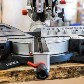 Аренда в Минске Торцовочной пилы Metabo KGS 254 M 613254000
