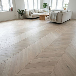 Шлифовка паркета английская ёлочка в городской квартире