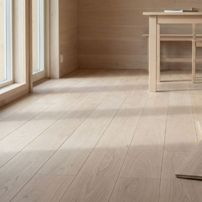 Шлифовка паркета палубной укладки в современной квартире